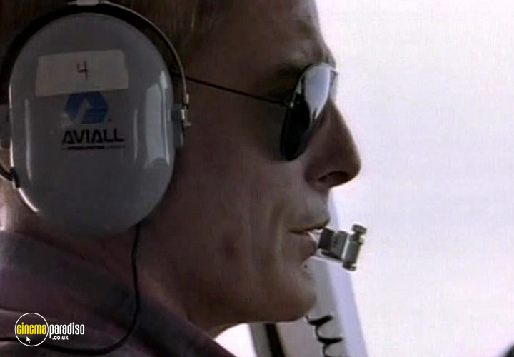 A still #16 from In the Wild: Gray Whales with Christopher Reeve (1995)