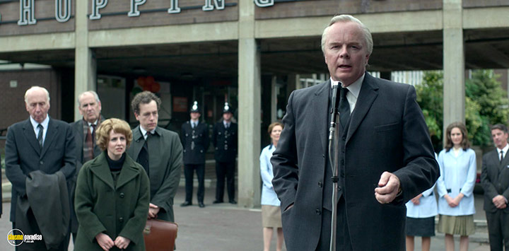 A still #11 from The Crown: Series 3 (2019)