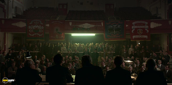 A still #17 from The Crown: Series 3 (2019)