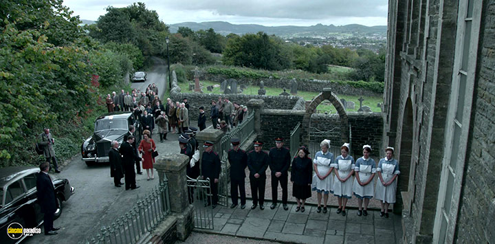 A still #22 from The Crown: Series 3 (2019)