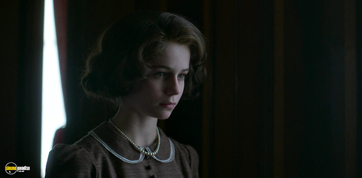 A still #30 from The Crown: Series 3 (2019)