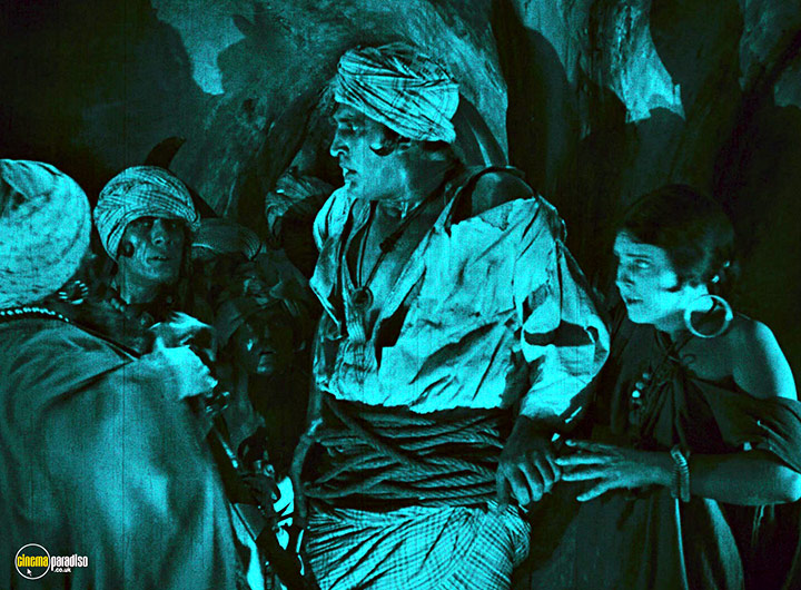 A still #10 from Waxworks (1924)