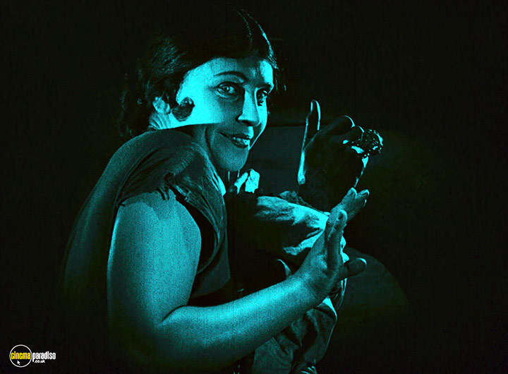 A still #11 from Waxworks (1924)