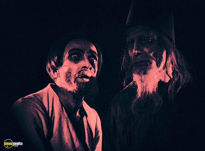A still #13 from Waxworks (1924)