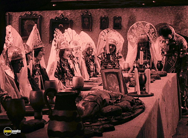 A still #17 from Waxworks (1924)