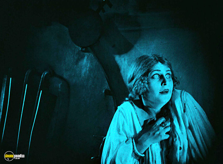 A still #22 from Waxworks (1924)