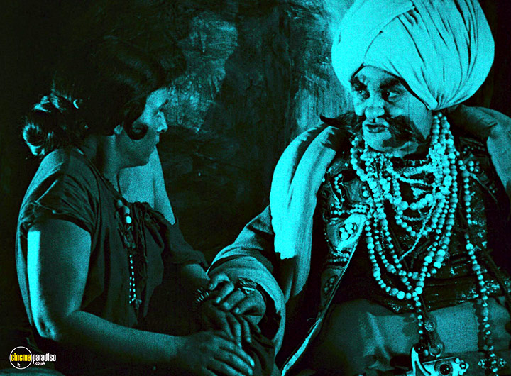 A still #27 from Waxworks (1924)