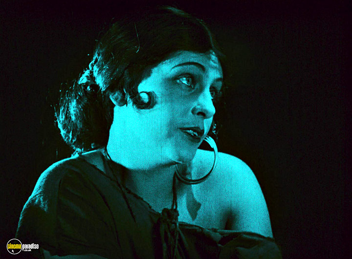 A still #31 from Waxworks (1924)