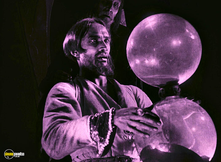 A still #32 from Waxworks (1924)