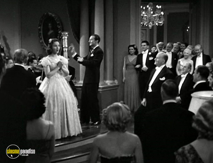 A still #27 from Three Smart Girls Grow Up (1939)
