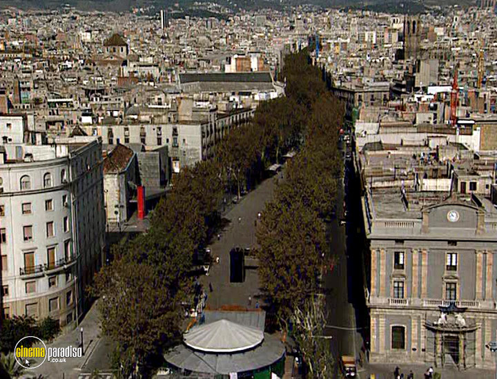 A still #33 from Travel Web DVD: Barcelona (2001)