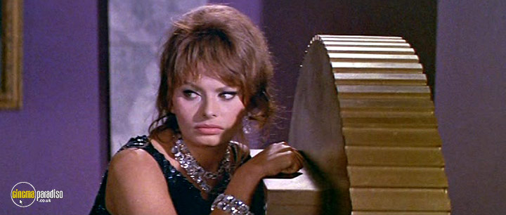 A still #23 from The Millionairess (1960)