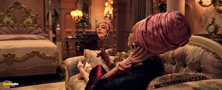 A still #4 from The Witches (2020)