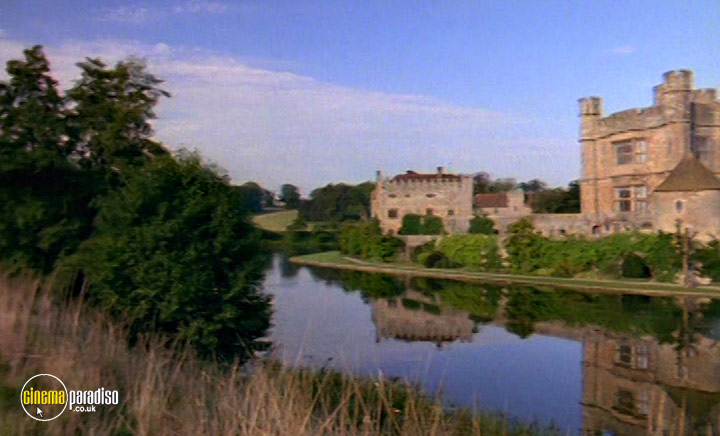 A still #25 from Castles of Great Britain and Ireland: Leeds and Warwick (2010)
