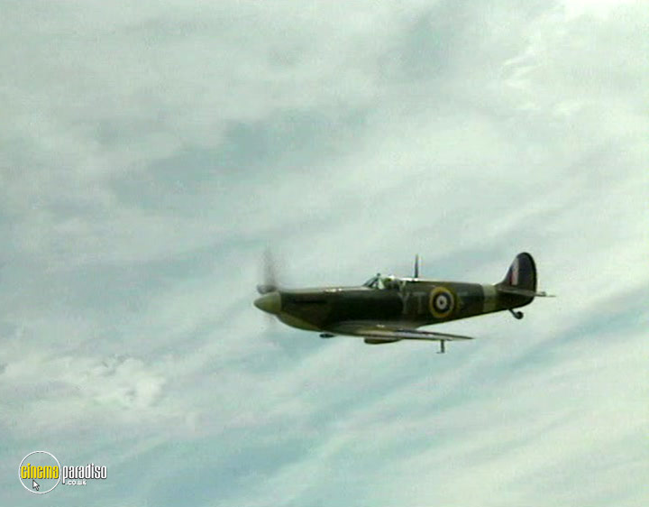 A still #16 from Heroes of Aviation: World War II (2006)
