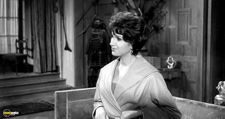 A still #32 from The Frightened City (1961)