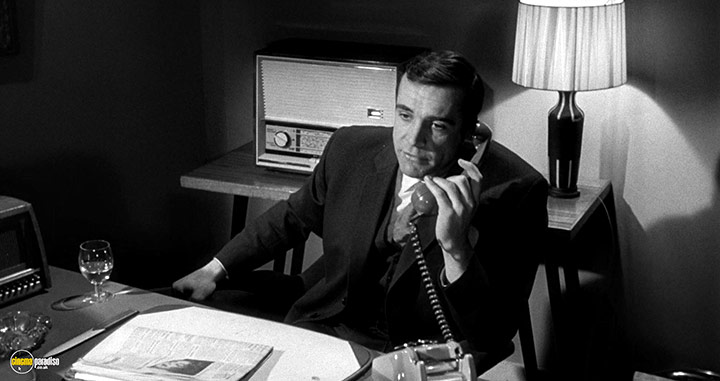 A still #22 from The Frightened City (1961)