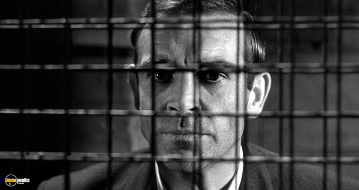 A still #17 from The Frightened City (1961)