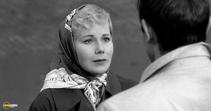 A still #15 from The Frightened City (1961)