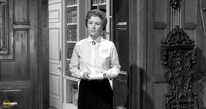 A still #14 from The Frightened City (1961)