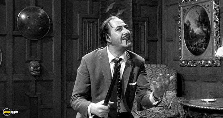 A still #12 from The Frightened City (1961)