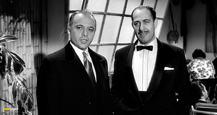 A still #10 from The Frightened City (1961)