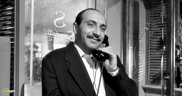 A still #5 from The Frightened City (1961)