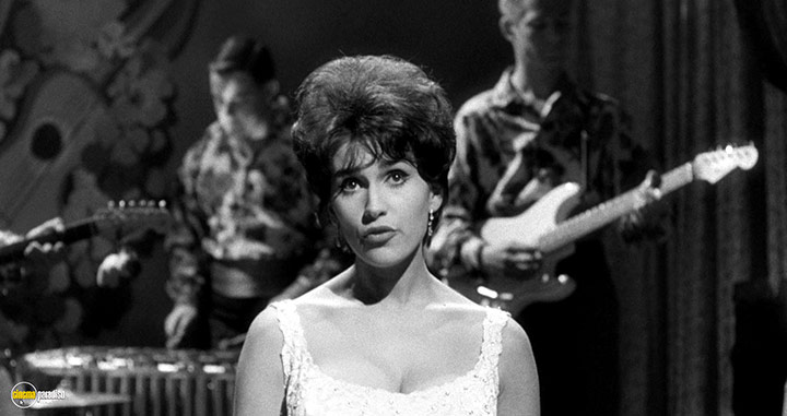 A still #2 from The Frightened City (1961)