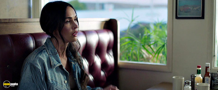 A still #8 from Midnight at the Switchgrass (2021)