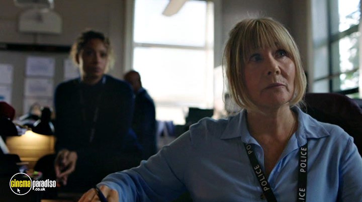 A still #17 from Innocent: Series 2 (2021)