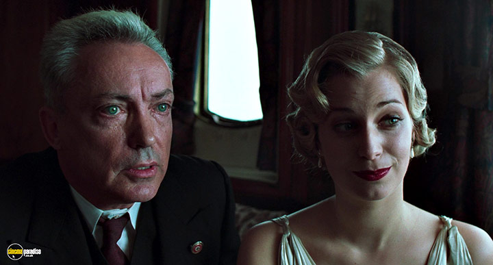 A still #19 from Invincible (2001)