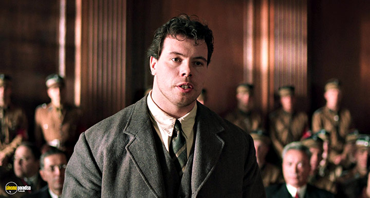 A still #16 from Invincible (2001)