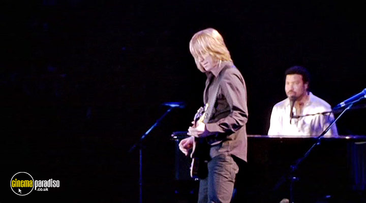 A still #16 from Lionel Richie: Live in Paris (2007)