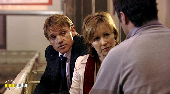 A still #18 from Murder Investigation Team: Series 2 (2005)