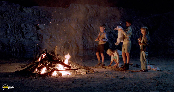 A still #5 from Celia (1989)
