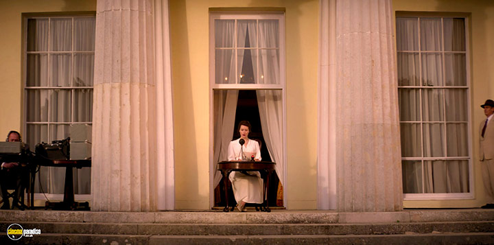 A still #21 from The Crown: Series 4 (2020)