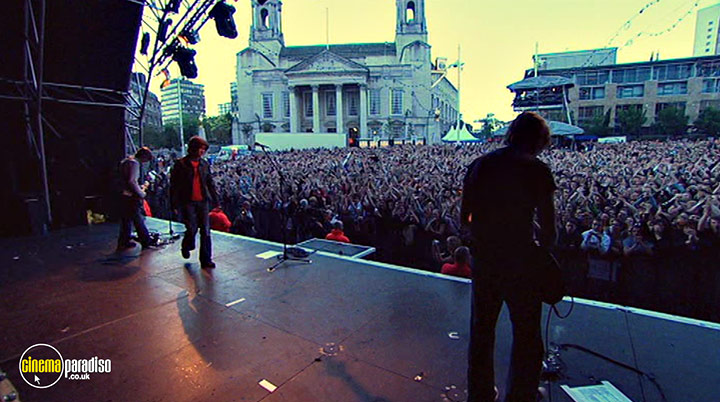 A still #31 from Embrace: A Glorious Day: Live in Leeds (2005)