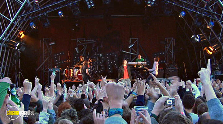 A still #30 from Embrace: A Glorious Day: Live in Leeds (2005)
