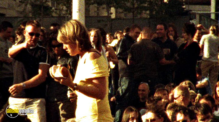 A still #28 from Embrace: A Glorious Day: Live in Leeds (2005)