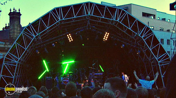 A still #24 from Embrace: A Glorious Day: Live in Leeds (2005)