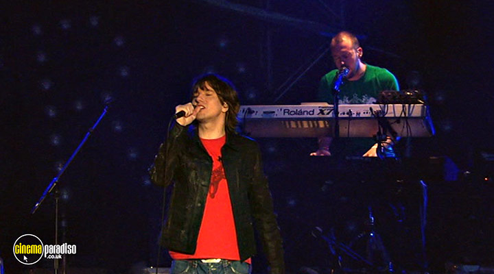 A still #22 from Embrace: A Glorious Day: Live in Leeds (2005)