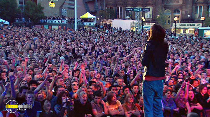 A still #21 from Embrace: A Glorious Day: Live in Leeds (2005)
