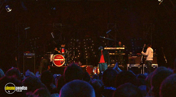 A still #18 from Embrace: A Glorious Day: Live in Leeds (2005)