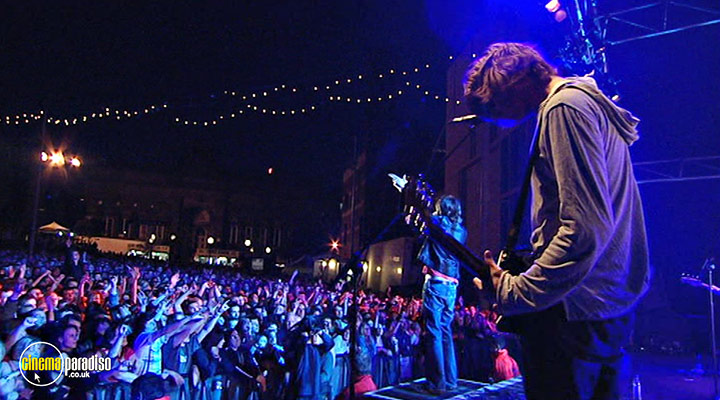 A still #11 from Embrace: A Glorious Day: Live in Leeds (2005)