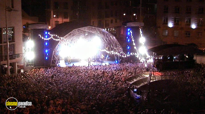 A still #5 from Embrace: A Glorious Day: Live in Leeds (2005)