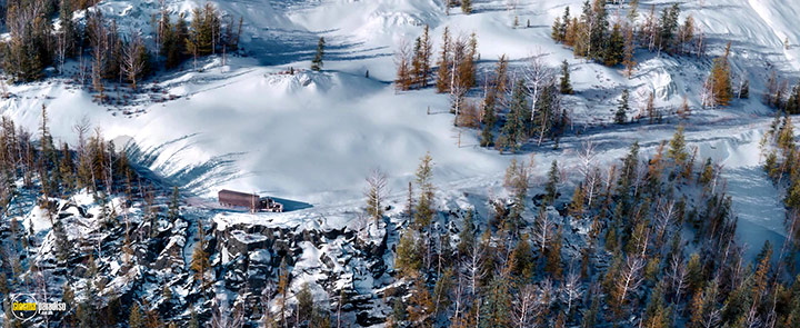 A still #25 from The Ice Road (2021)