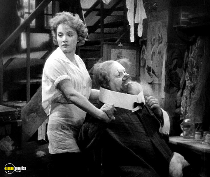 A still #34 from The Blue Angel (1930)