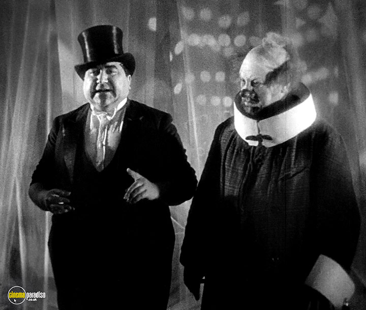 A still #31 from The Blue Angel (1930)