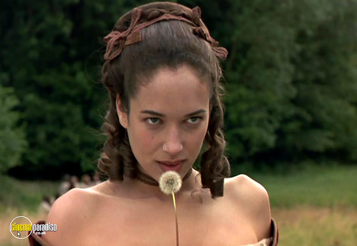A still #9 from The Serpent's Kiss (1997)