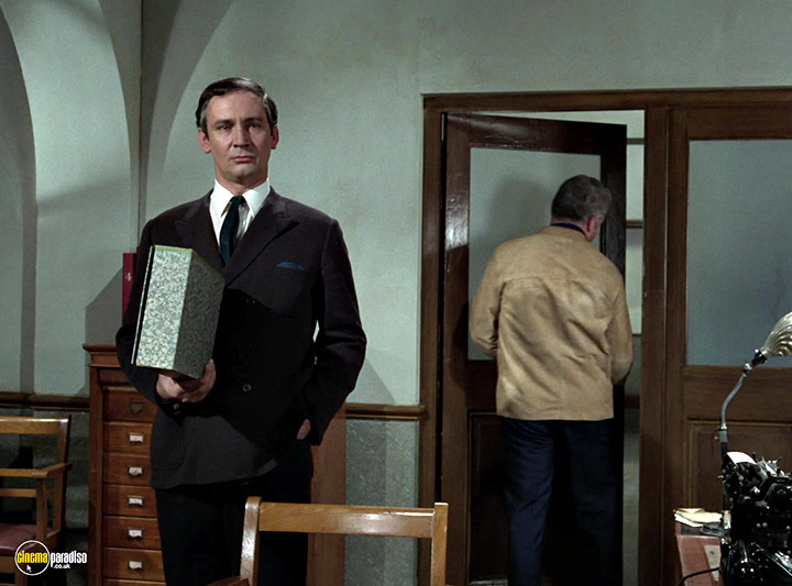 A still #67 from Man in a Suitcase: Series (1968)
